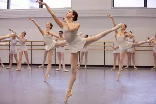 成人学舞蹈掰腿视频,跟视频学掰腿,轻松解锁舞蹈新境界