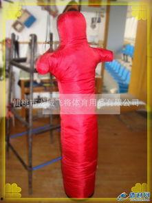 成人假人拳击沙袋视频,跟随成人假人挑战沙袋训练