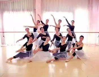 气球女孩舞蹈视频成人