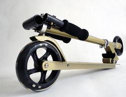 日式成人滑板车视频,轻松畅游都市的时尚新选择